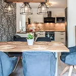 4 Bedroom Stunning In Prázdninový dům Jesendorf
