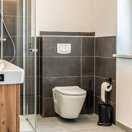 4 Bedroom Stunning In Сasa de vacaciones Jesendorf