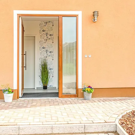 Сasa de vacaciones 4 Bedroom Stunning In