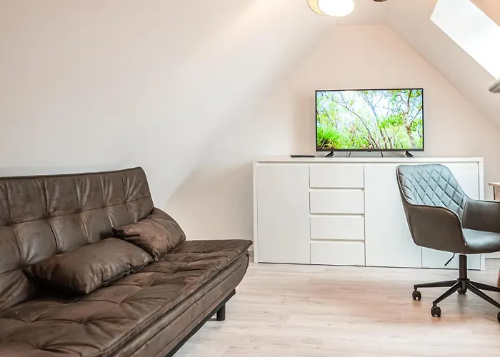 بيت للعطل 4 Bedroom Stunning In *